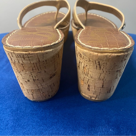 Sam Edelman Romy sandals patent leather tan flip flop wedges. - Picture 8 of 14